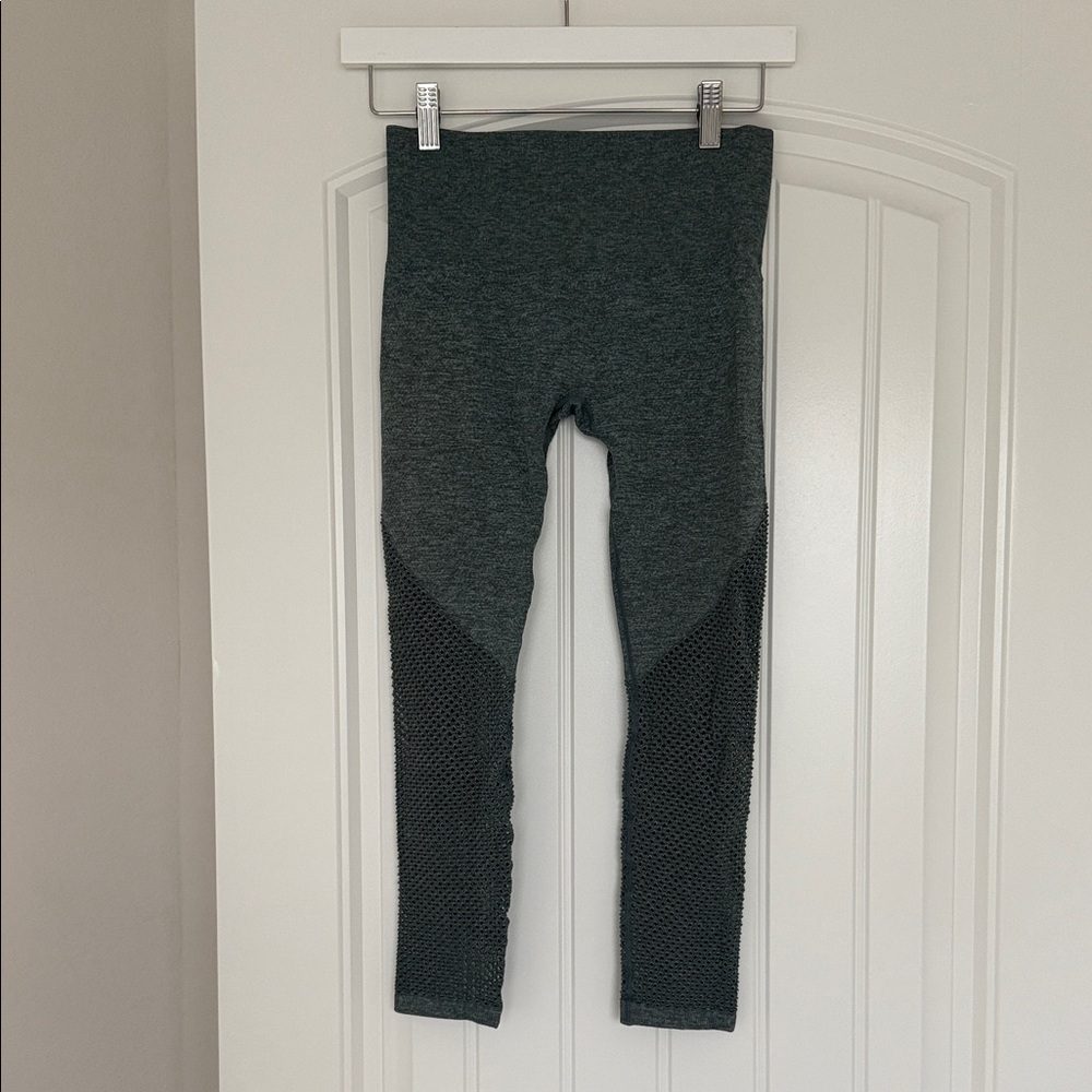 Mesh cutout active leggings
